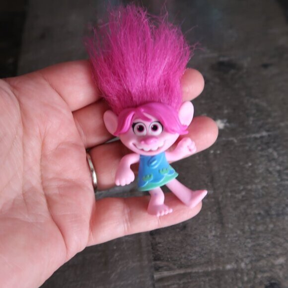 Lot of 4 DreamWorks Trolls Poppy Tiny Diamond Branch Dolls Action Figures - Picture 3 of 8